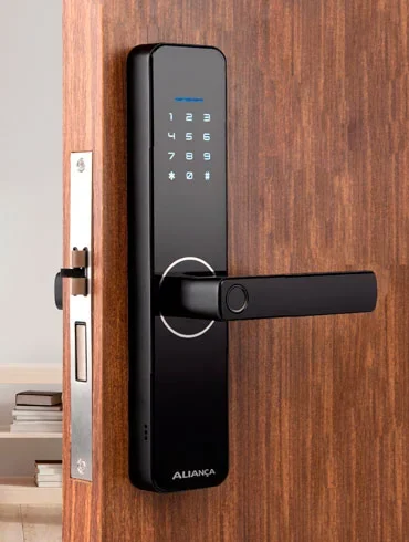 Instalacao-Fechadura-Eletronica-Chaveiro-em-Araraquara